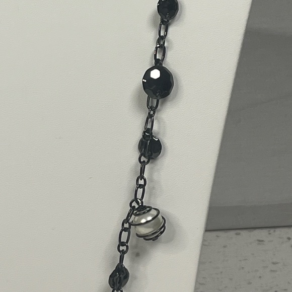 Premier Designs Jewelry Starry-Eyed 36" + 4" Necklace‎ Hematite w Faux Pearls - Picture 1 of 5